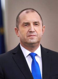 El proruso Rumen Radev encabeza las elecciones de Bulgaria