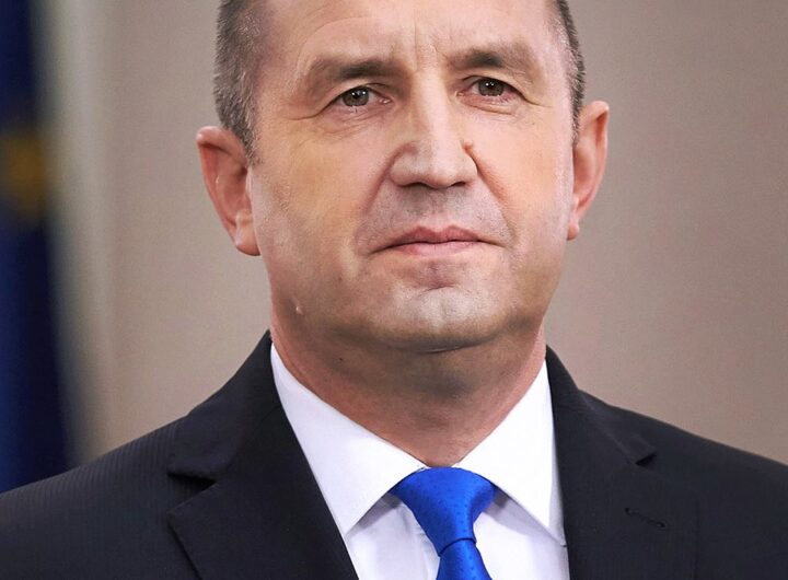 El proruso Rumen Radev encabeza las elecciones de Bulgaria